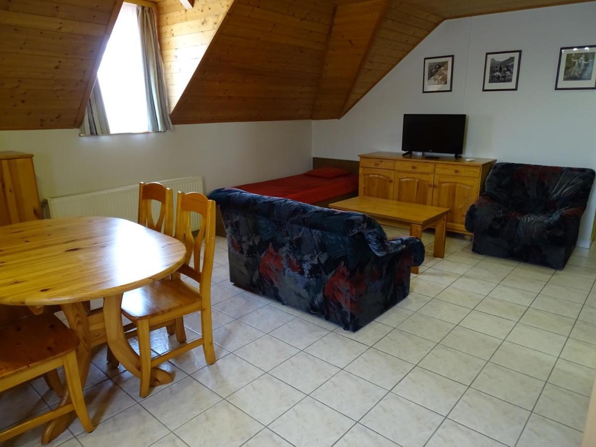 Alabardos Panzio Es Apartmanhaz Esztergom Exteriör bild