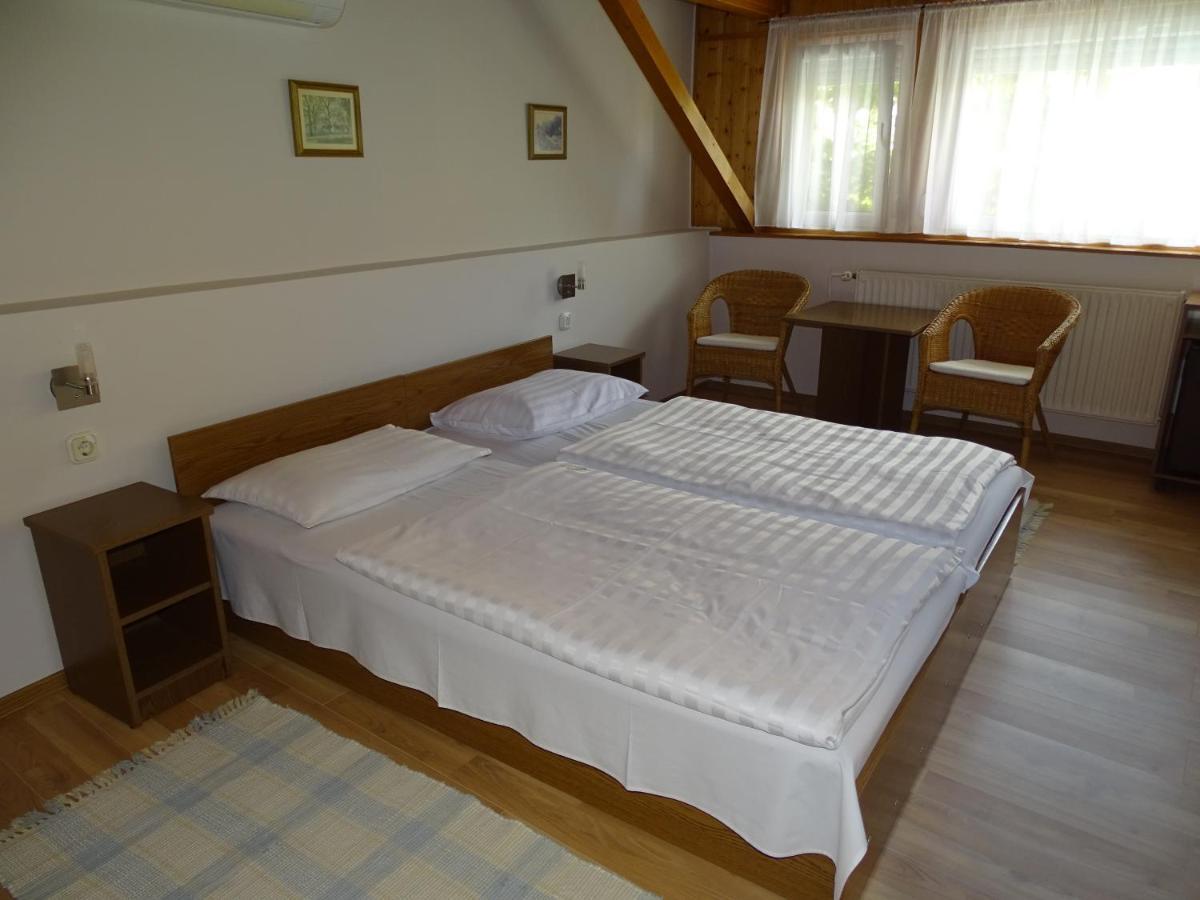 Alabardos Panzio Es Apartmanhaz Esztergom Exteriör bild