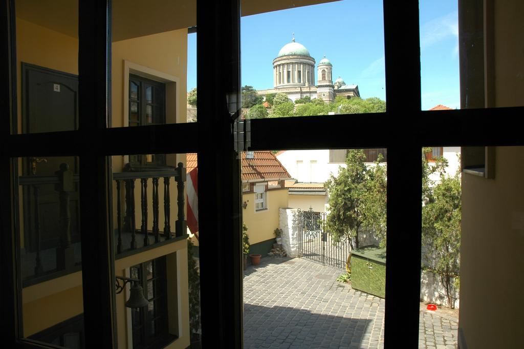 Alabardos Panzio Es Apartmanhaz Esztergom Exteriör bild