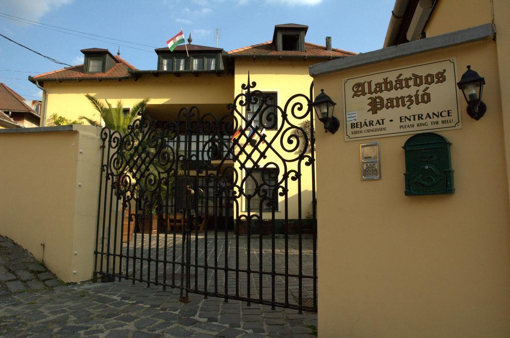 Alabardos Panzio Es Apartmanhaz Esztergom Exteriör bild
