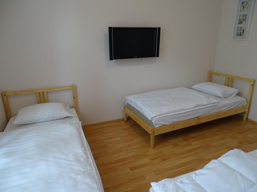 Alabardos Panzio Es Apartmanhaz Esztergom Exteriör bild