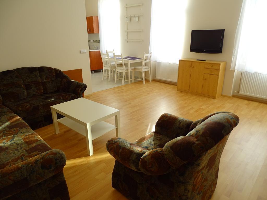 Alabardos Panzio Es Apartmanhaz Esztergom Exteriör bild