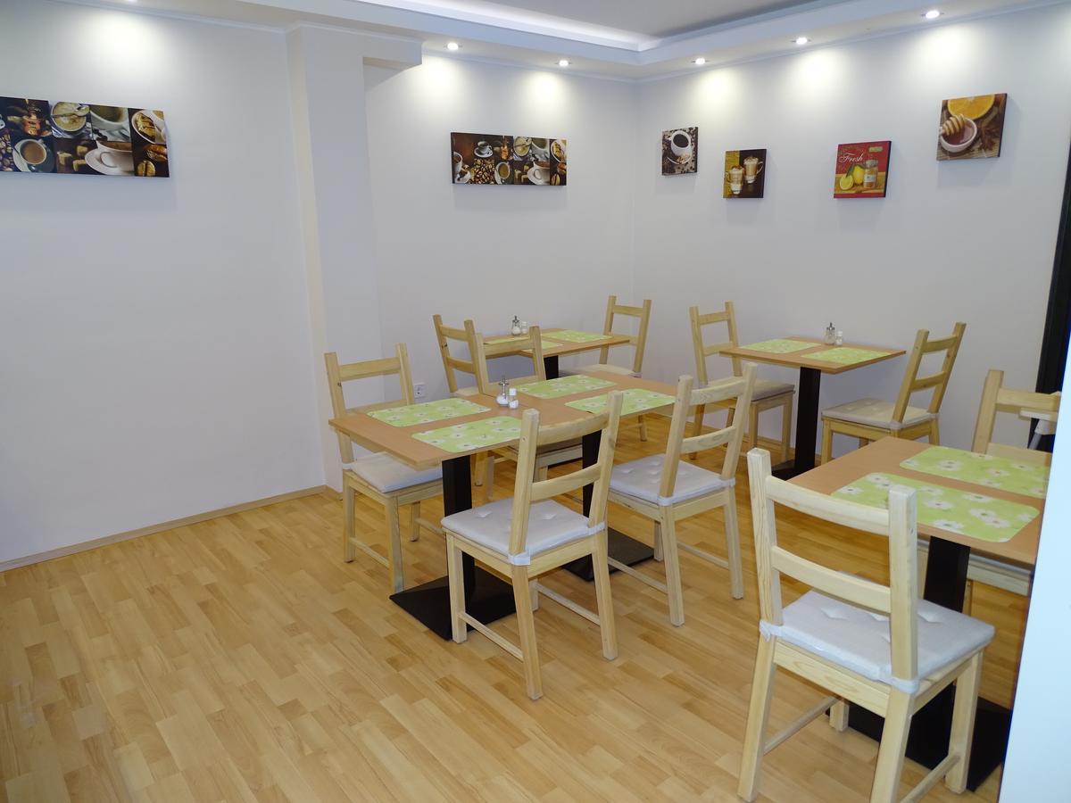 Alabardos Panzio Es Apartmanhaz Esztergom Exteriör bild