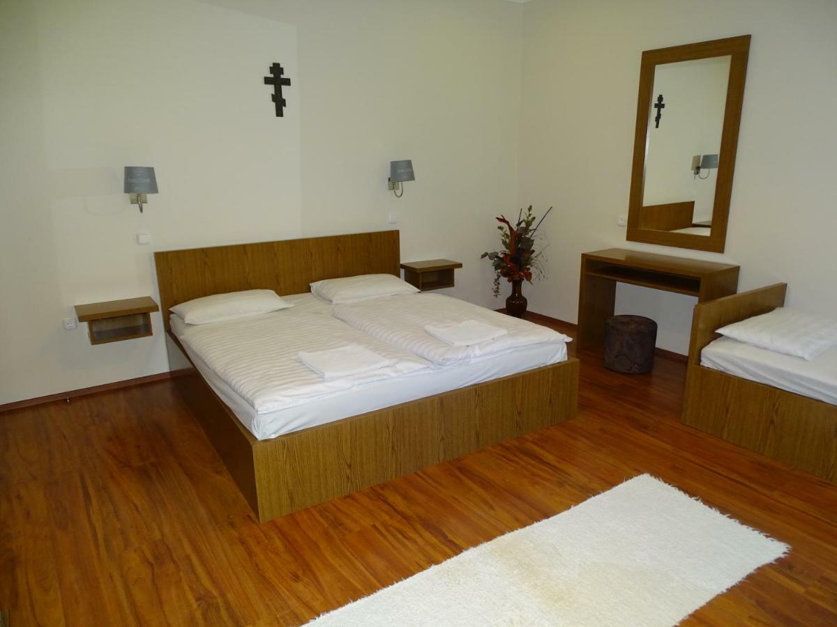 Alabardos Panzio Es Apartmanhaz Esztergom Exteriör bild